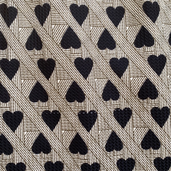 SIZE SMALL WOMEN’S DRESS BEIGE/BLACK HEART PATTERN - Picture 3 of 4